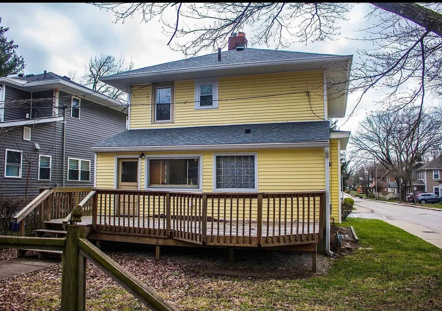 601 E University, Bloomington — Photo 2