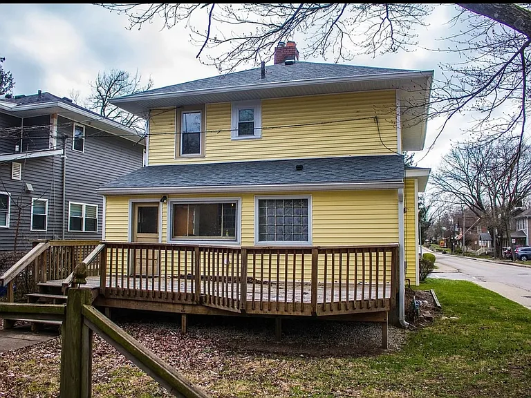 601 E University St — Photo 2