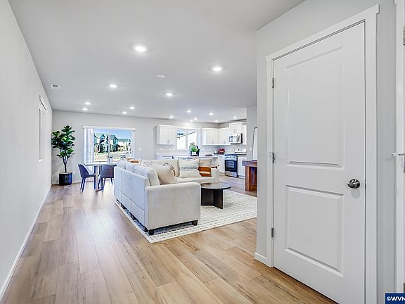 2nd image of 2219 Sawtelle Dr