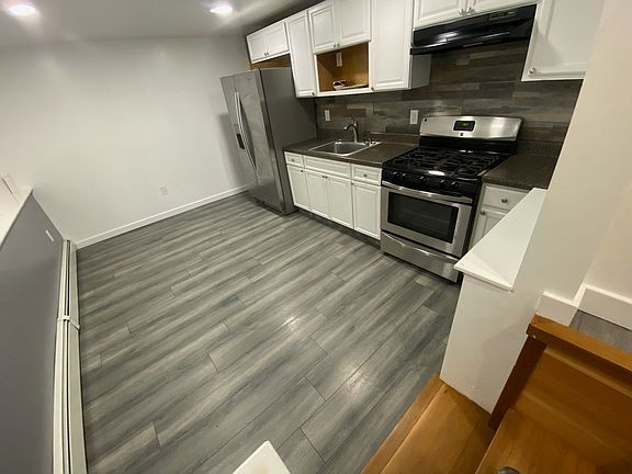2nd image of 13 Dartmouth Dr