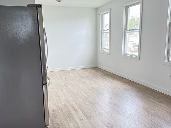 3rd image of 10 Beatrice St #2