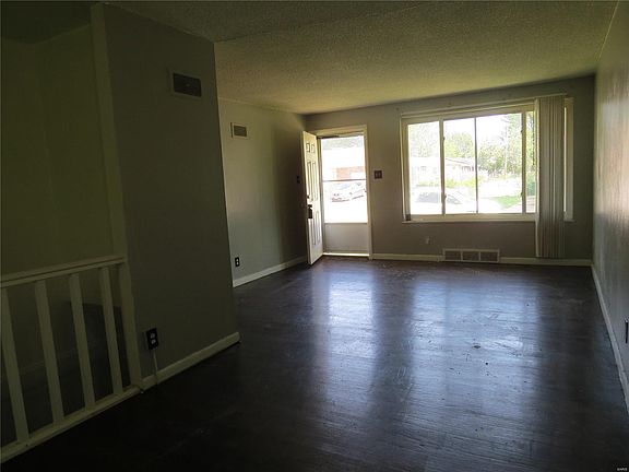 3rd image of 904 Teurville Dr