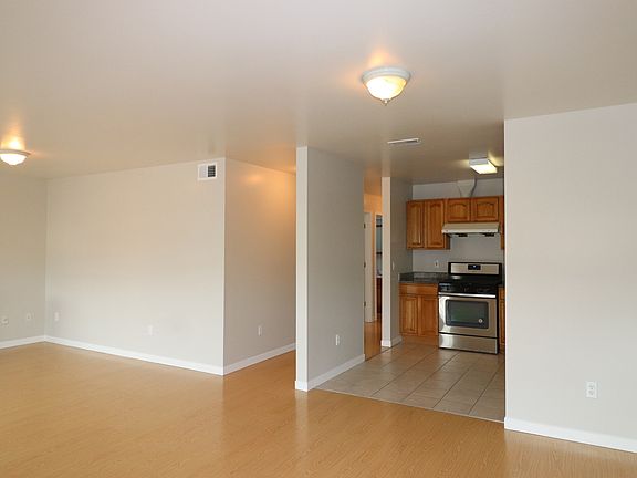 3rd image of 1390 Revere Ave