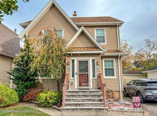21 Arnprior St, Staten Island, NY 10302