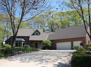275 W Cedar Valley Rd, Delafield, WI 53018