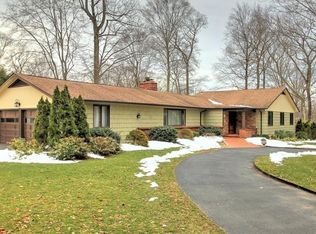 31 Evergreen Ln, Trumbull, CT 06611