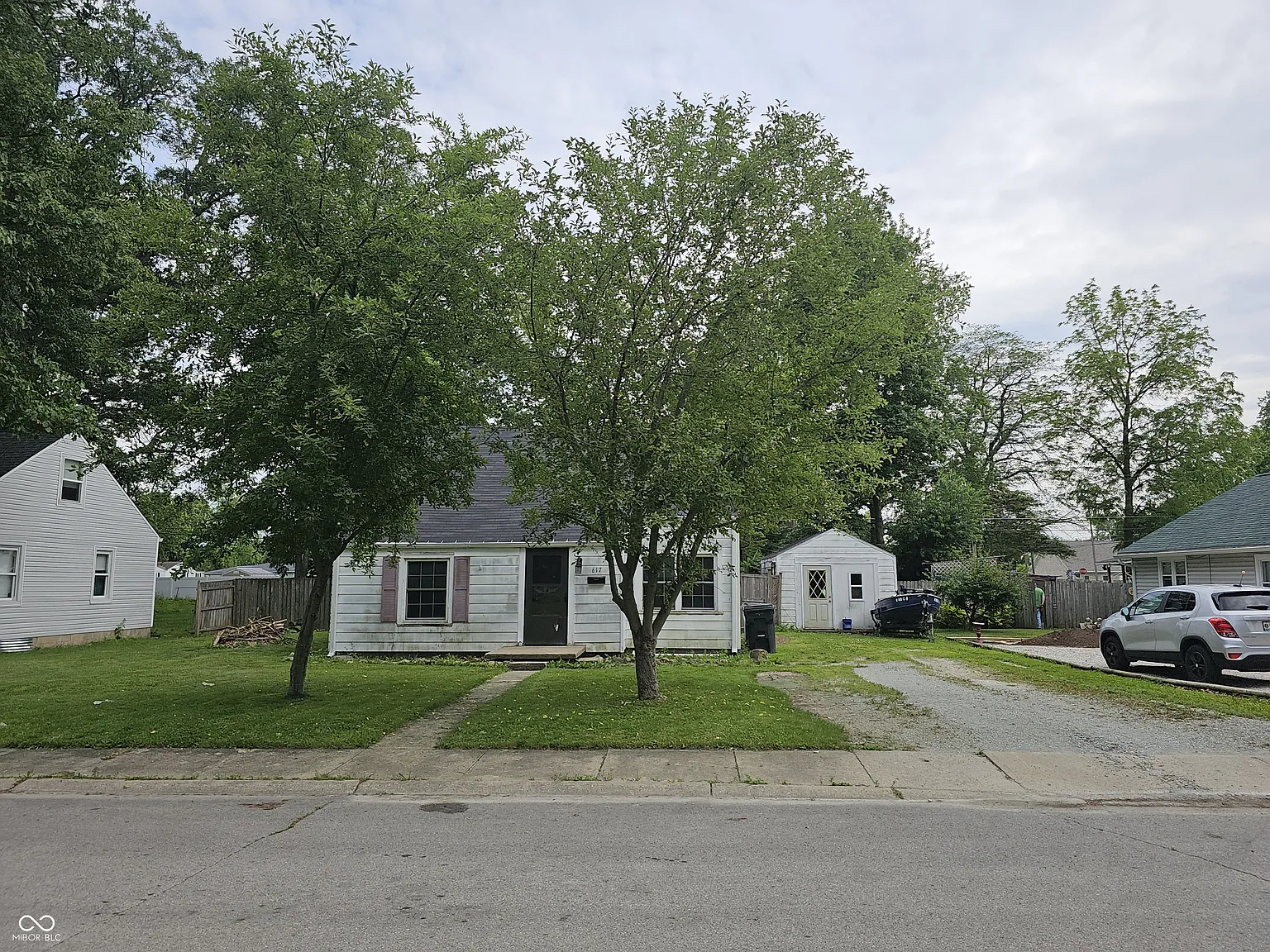 617 Vasbinder Dr photo 1