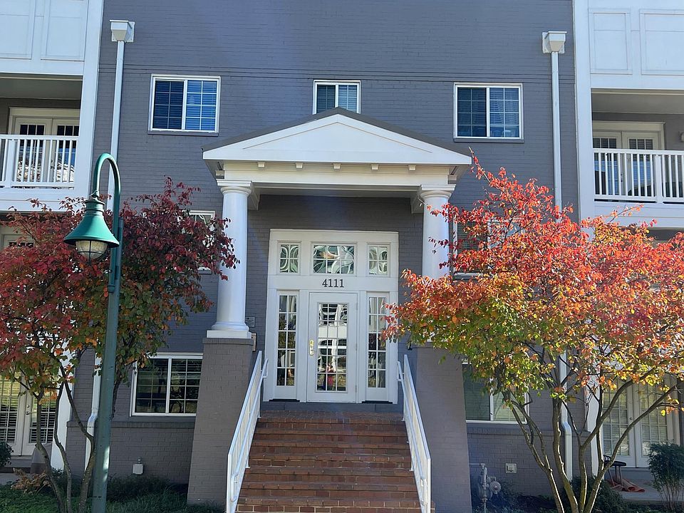 Highly desirable top level condo!