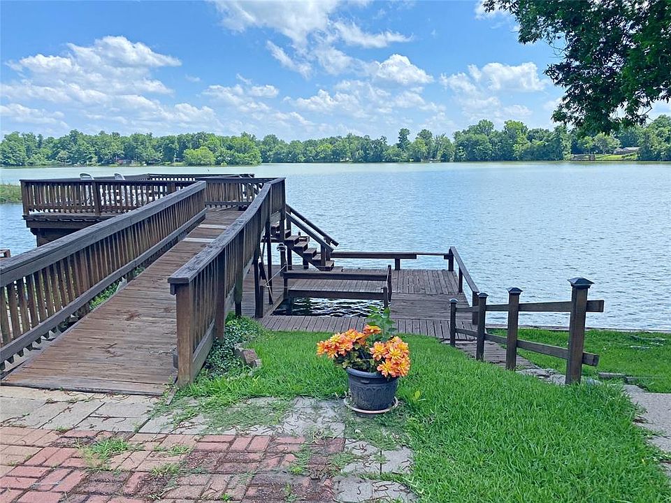 1st image of 1424 E Taylor Lake Cir