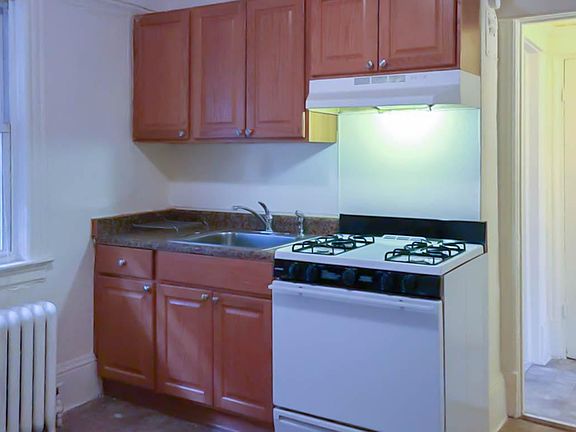 2nd image of 122 Westervelt Ave #2R
