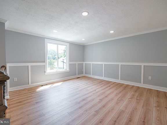 4th image of 10402 Meadowridge Ct