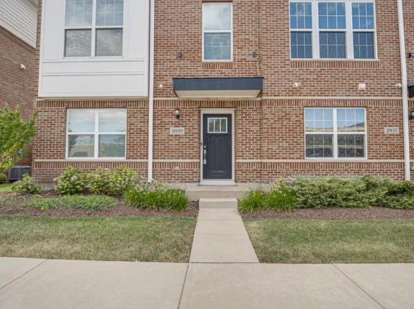 2939 Showplace Dr, Naperville, IL 60564