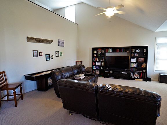 4th image of 93 Catalpa Ct