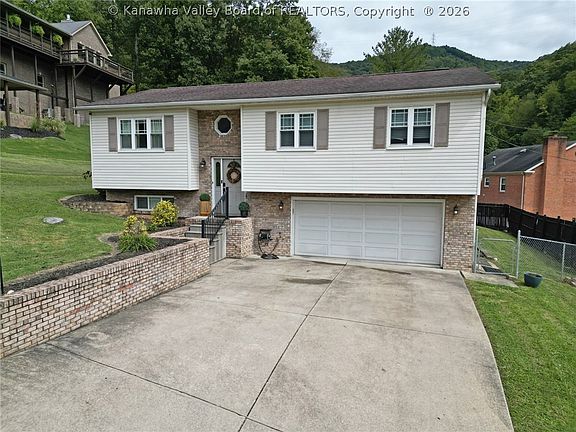 2nd image of 105 Hickory Rd