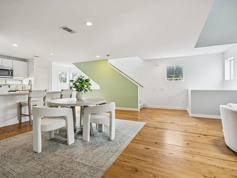 2508 Calumet St #E — Photo 21