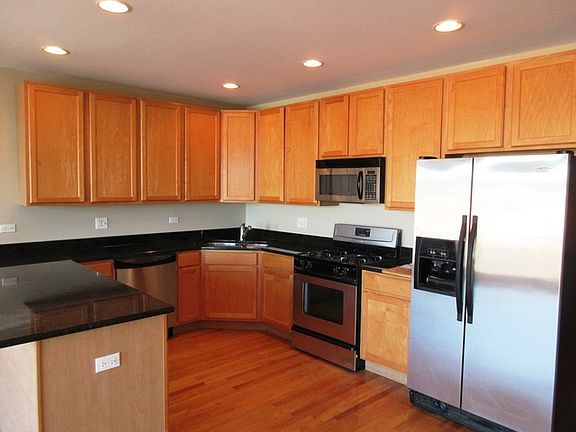 3rd image of 953 W 18th St APT C