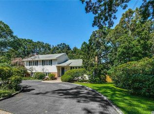 19 Wyoming Dr, Huntington Station, NY 11746