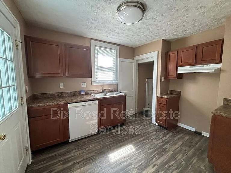 229 Bellaire Ave — Photo 14