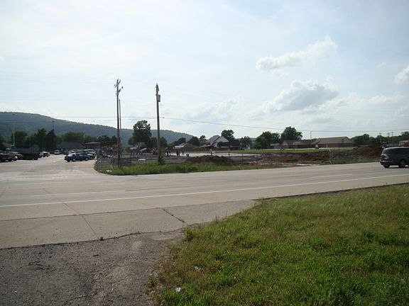 5th image of 4105 N Broadway St