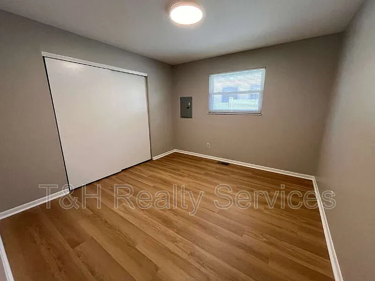 110 Pennsylvania Ct — Photo 16
