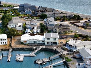 3787 Oceanside Dr, Greenbank, WA 98253