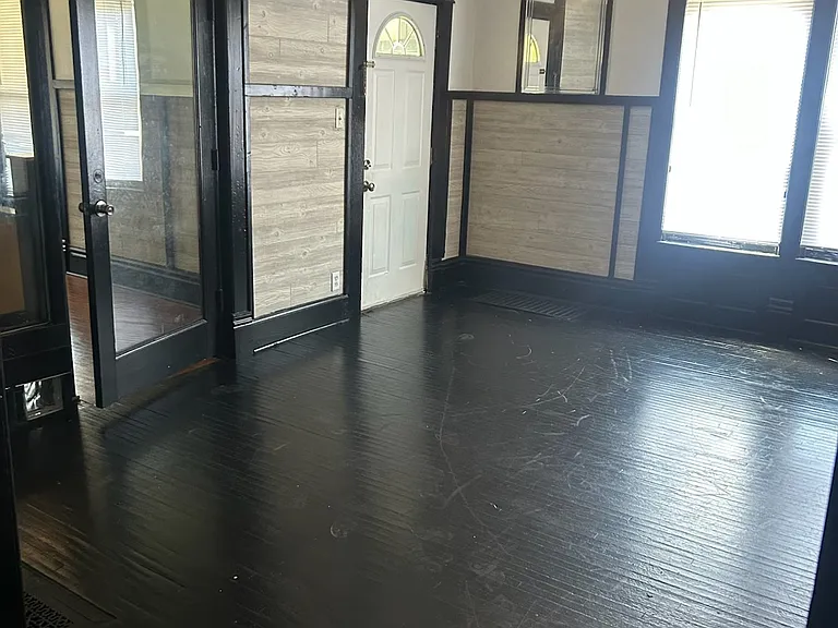 236 W Broadway St #1 — Photo 2