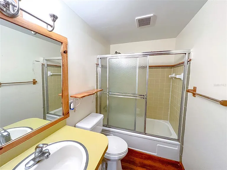 11719 NE 7th Ave — Photo 17