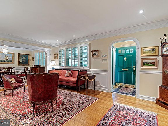 3rd image of 20 Westover Cir