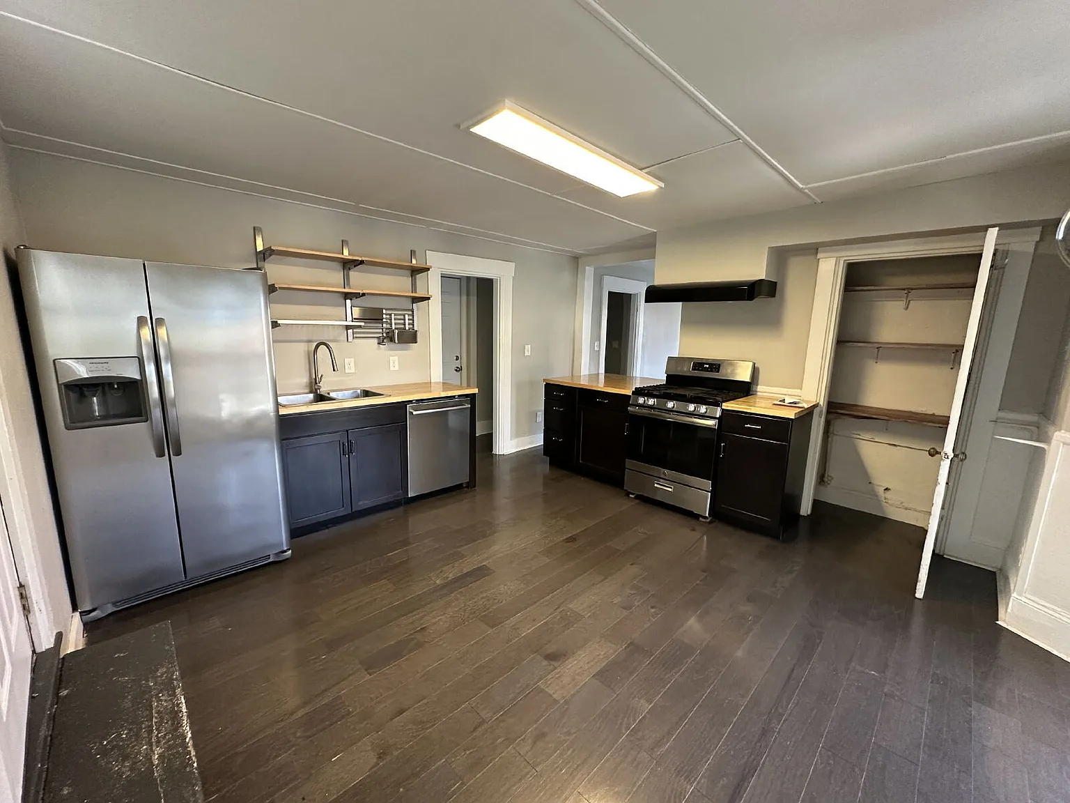 3 bed, 1.0 bath, $1,950 — Photo 1