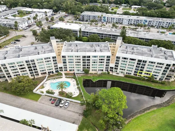 225 Country Club Dr APT F1209, Largo, FL 33771