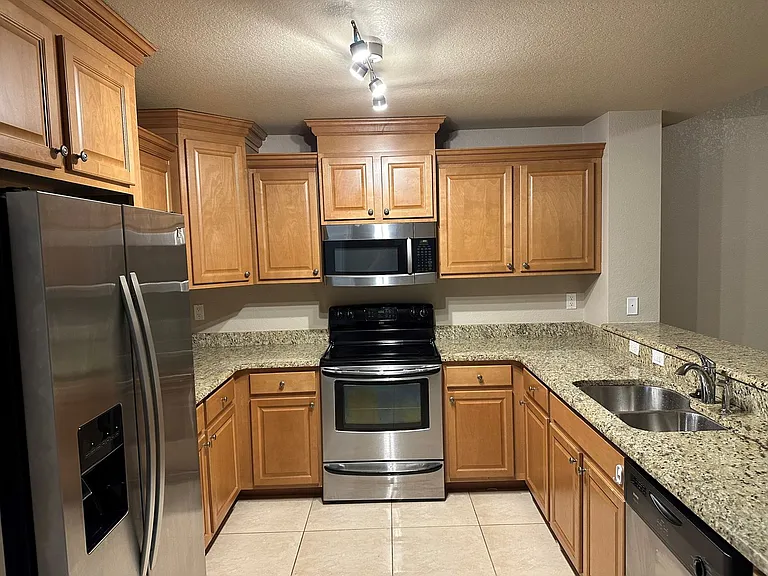 5135 Coronado Pkwy — Photo 3