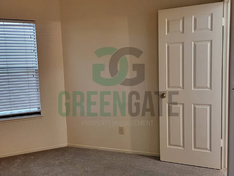 2428 Woodvale Dr — Photo 21