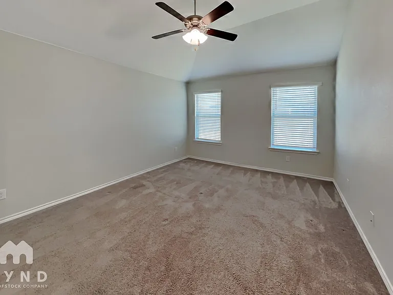 529 Paloma St — Photo 10