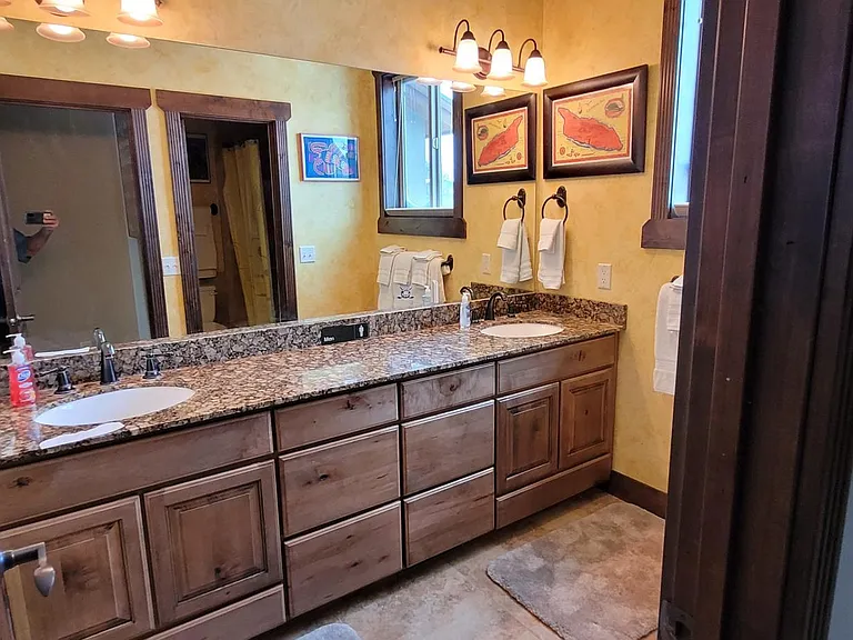 2nd Bathroom Jack n Jill Bath
