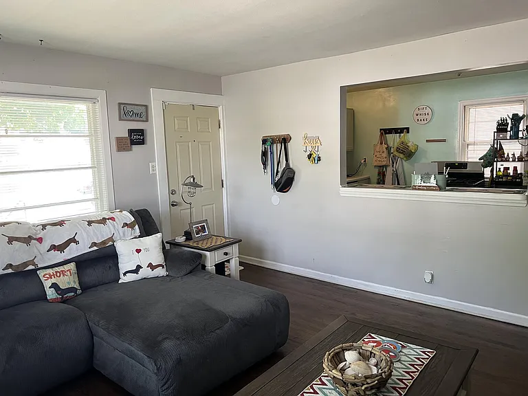 1130 E Russell Ave — Photo 6