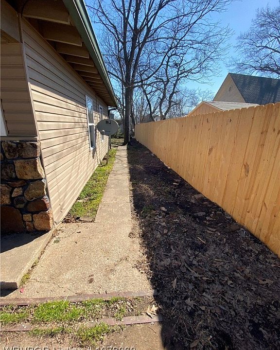 1st image of 410 N 12th St