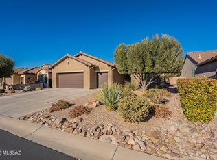 2211 E Thunderchief Dr, Green Valley, AZ 85614