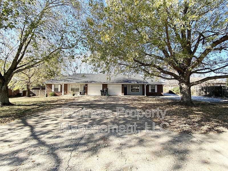 1st image of 831 N 54th Ave