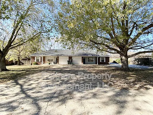 831 N 54th Ave Photo 1