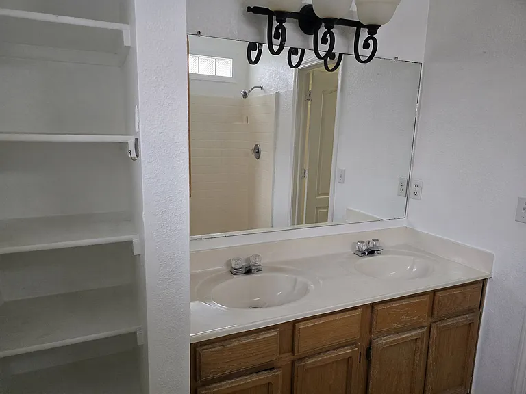 12105 Castle View Way — Photo 18