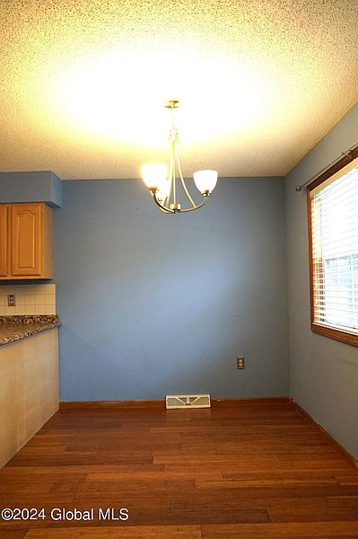 5th image of 30 Pinehollow Drive