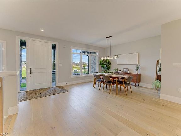 4th image of 79 Sunset Hills Cres