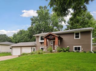 415 Adams Dr W, Young America, MN 55397