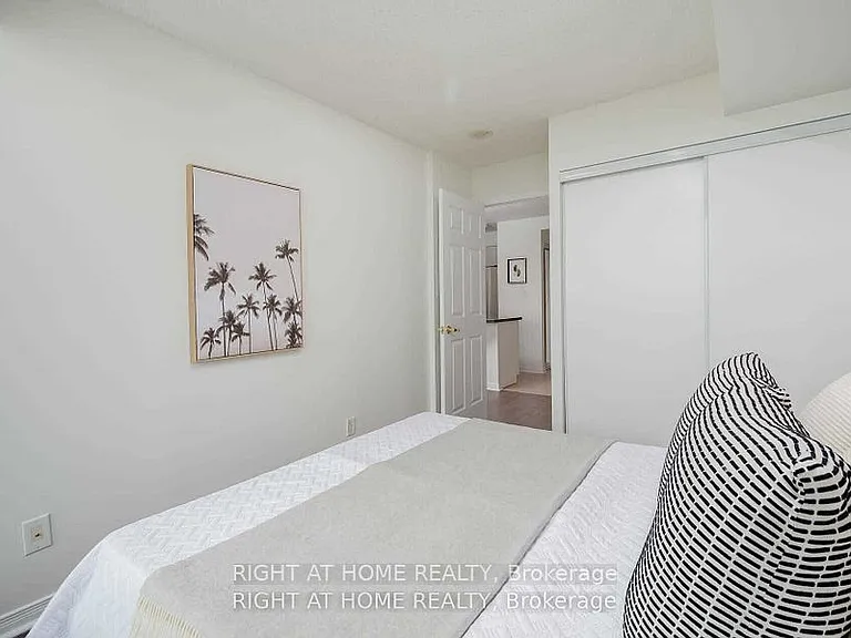 4850 Glen Erin Dr #1106 — Photo 18