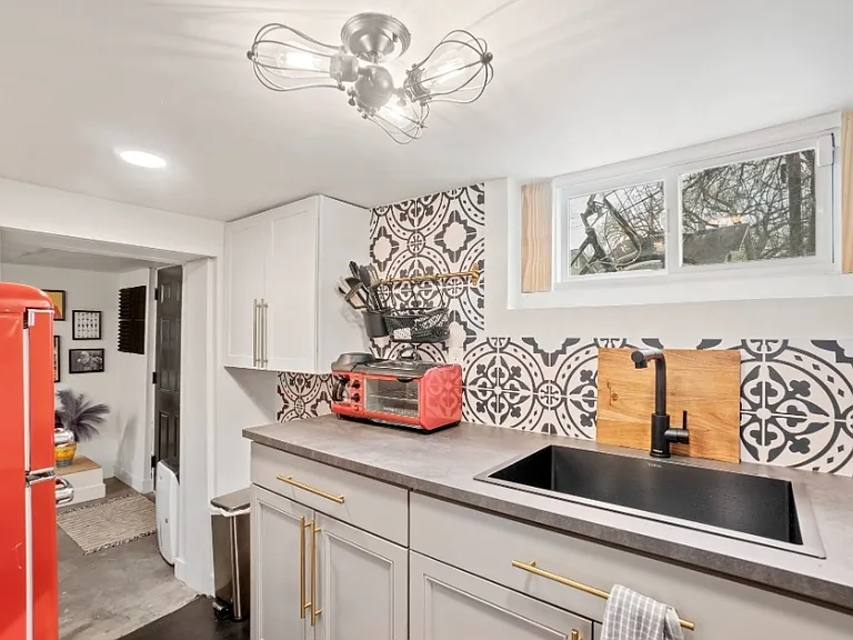 3307 Otis St #B — Photo 4