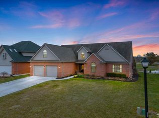 785 Saint James Park Ave, Monroe, MI 48161