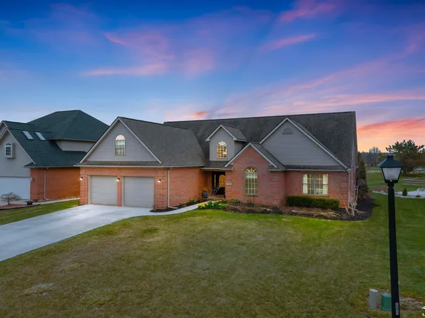 785 Saint James Park Ave, Monroe, MI 48161