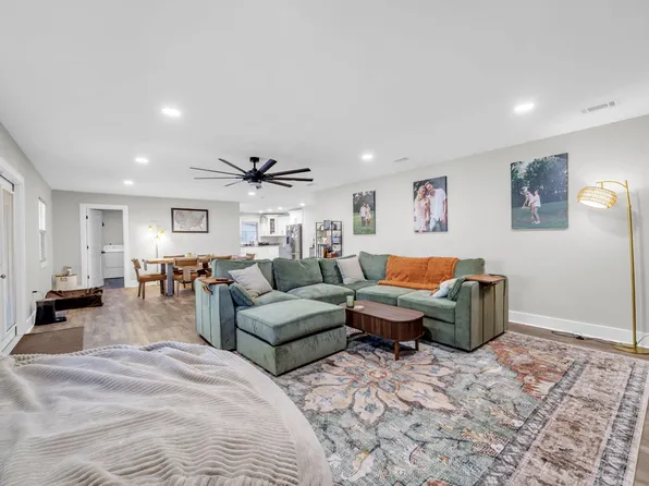 415 Avon Ln, Mary Esther, FL 32569