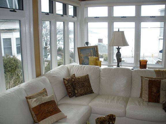 living room w/ocean view