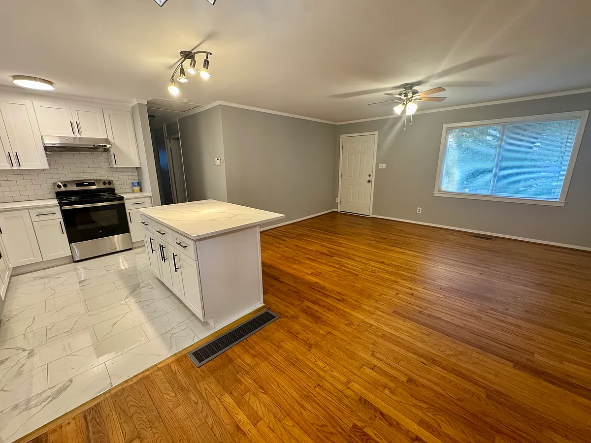 Building Photo - 3047 Parkridge Dr